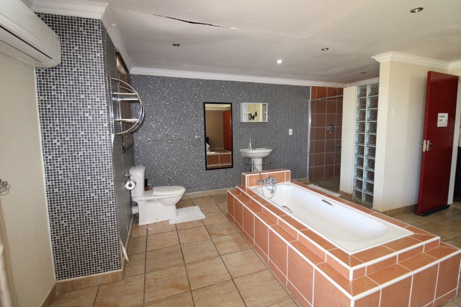 15 Bedroom Property for Sale in Langenhovenpark Free State